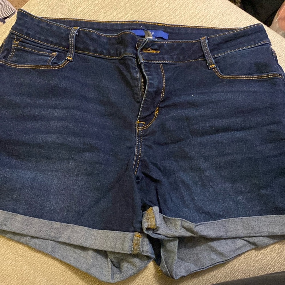 Apt 9 dark denim shorts, size 16.
